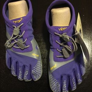 **NWT** Vibram Five Finger Sneakers